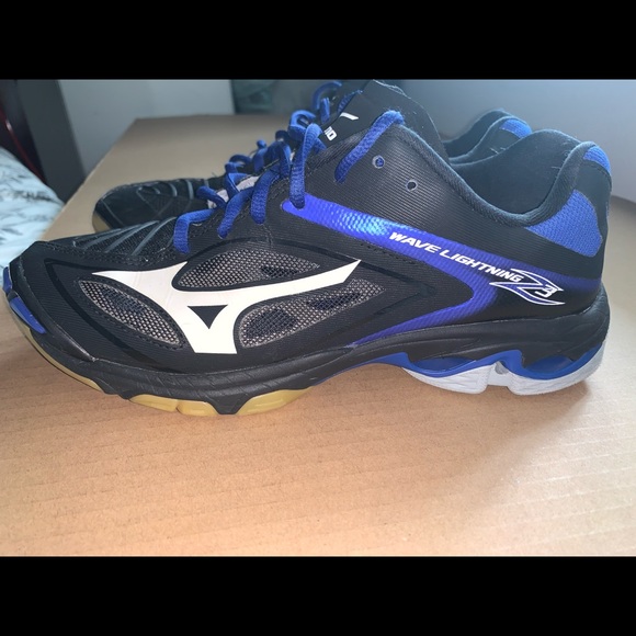 Men's Shoes - Picture 2 of 5